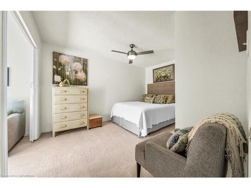 19-375 Book Road, Grimsby, ON - Indoor Photo Showing Bedroom