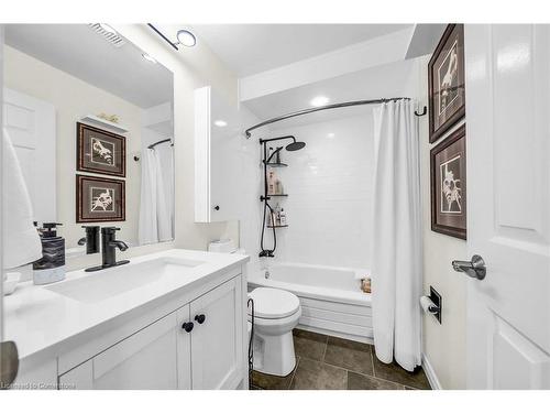 19-375 Book Road, Grimsby, ON - Indoor Photo Showing Bathroom