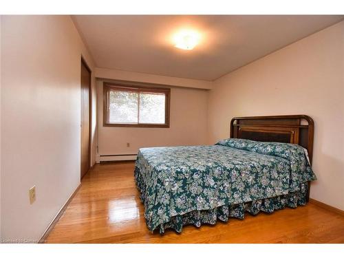 310 Montmorency Drive, Hamilton, ON - Indoor Photo Showing Bedroom