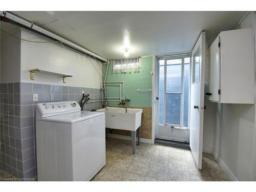 310 Montmorency Drive, Hamilton, ON - Indoor Photo Showing Laundry Room