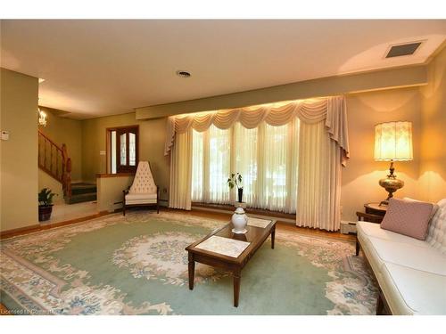 310 Montmorency Drive, Hamilton, ON - Indoor Photo Showing Living Room