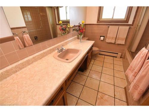 310 Montmorency Drive, Hamilton, ON - Indoor Photo Showing Bathroom