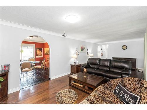 24 Harbinger Drive, Stoney Creek, ON - Indoor Photo Showing Living Room