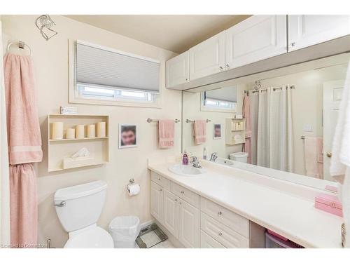 24 Harbinger Drive, Stoney Creek, ON - Indoor Photo Showing Bathroom