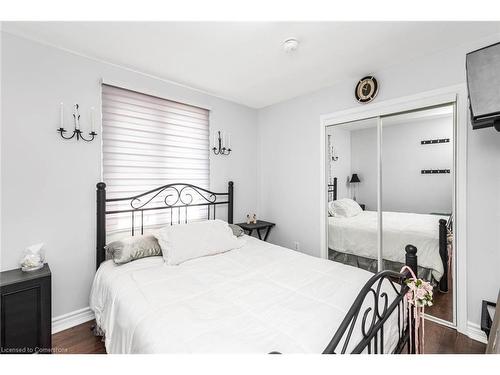 24 Harbinger Drive, Stoney Creek, ON - Indoor Photo Showing Bedroom