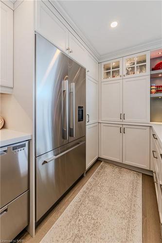 504-1415 Ghent Avenue, Burlington, ON - Indoor Photo Showing Kitchen