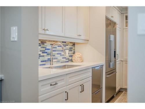 504-1415 Ghent Avenue, Burlington, ON - Indoor Photo Showing Kitchen