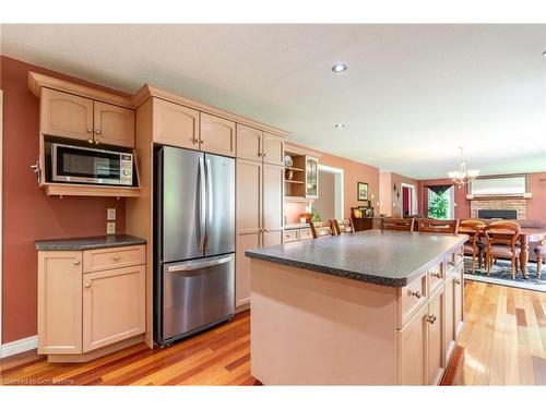 86 Ridge Road E, Grimsby, ON - Indoor Photo Showing Kitchen