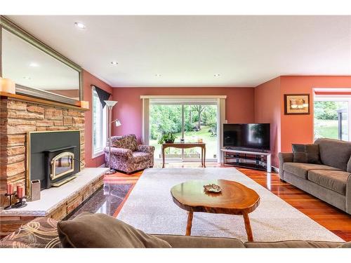 86 Ridge Road E, Grimsby, ON - Indoor Photo Showing Living Room With Fireplace