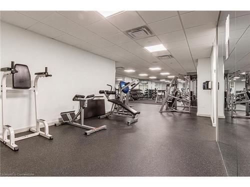 901-725 King Street W, Toronto, ON - Indoor Photo Showing Gym Room