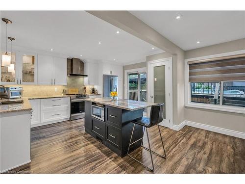 25 Lindsay Drive, Haldimand County, ON - Indoor Photo Showing Kitchen With Upgraded Kitchen