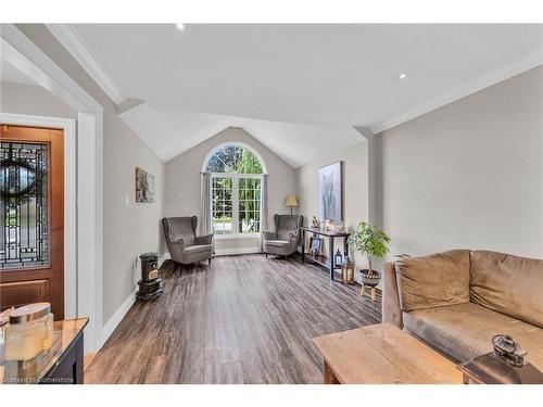 25 Lindsay Drive, Haldimand County, ON - Indoor Photo Showing Living Room