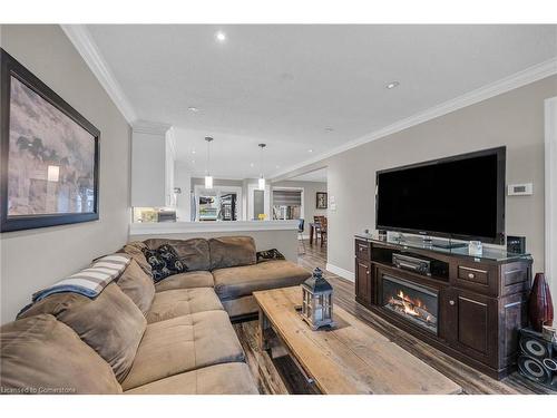 25 Lindsay Drive, Haldimand County, ON - Indoor Photo Showing Living Room