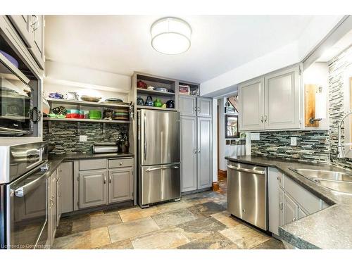 627 Bayshore Boulevard, Burlington, ON - Indoor Photo Showing Kitchen With Double Sink