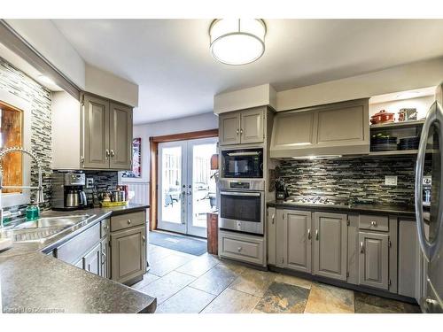 627 Bayshore Boulevard, Burlington, ON - Indoor Photo Showing Kitchen With Double Sink