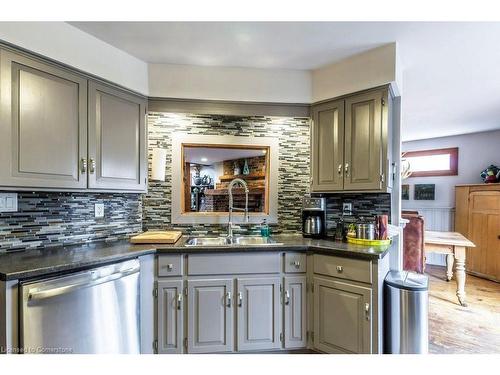 627 Bayshore Boulevard, Burlington, ON - Indoor Photo Showing Kitchen