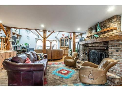 627 Bayshore Boulevard, Burlington, ON - Indoor Photo Showing Living Room With Fireplace