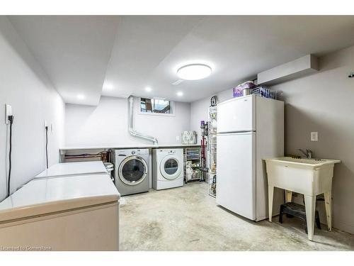 627 Bayshore Boulevard, Burlington, ON - Indoor Photo Showing Laundry Room