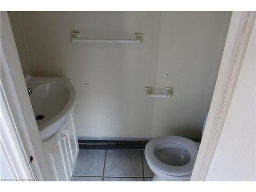 311 East Avenue N, Hamilton, ON - Indoor Photo Showing Bathroom