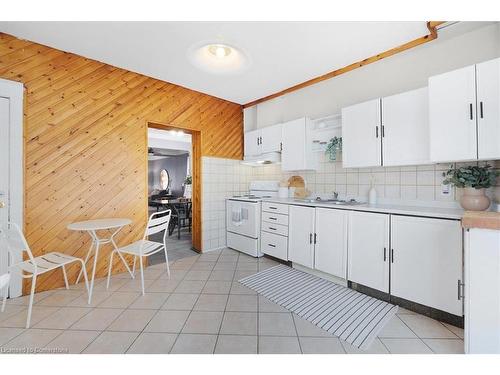 13 Clinton Street, Hamilton, ON - Indoor Photo Showing Kitchen