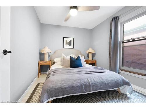 13 Clinton Street, Hamilton, ON - Indoor Photo Showing Bedroom