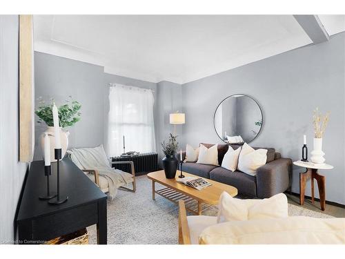 13 Clinton Street, Hamilton, ON - Indoor Photo Showing Living Room