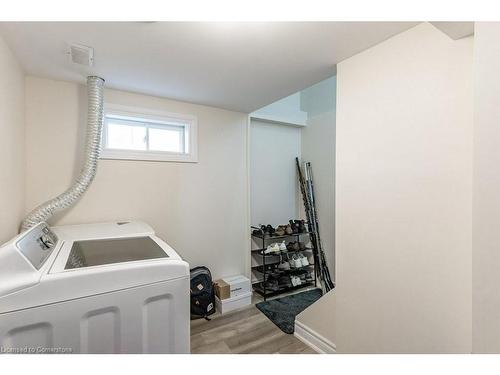 124 East 19Th Street, Hamilton, ON - Indoor Photo Showing Laundry Room