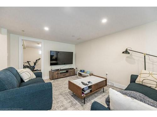 124 East 19Th Street, Hamilton, ON - Indoor Photo Showing Living Room