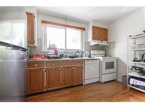 1340 Bunnell Drive, Burlington, ON - Indoor Photo Showing Kitchen