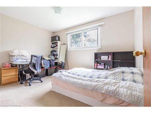 1340 Bunnell Drive, Burlington, ON - Indoor Photo Showing Bedroom