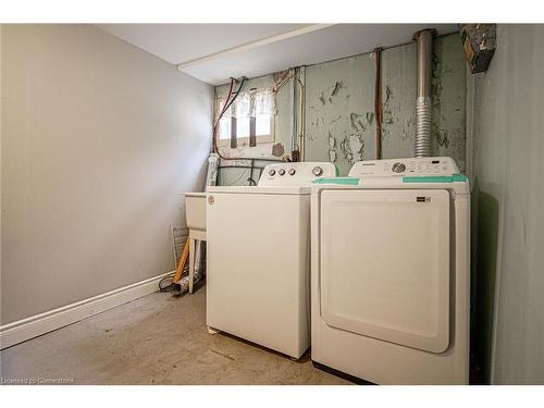 1340 Bunnell Drive, Burlington, ON - Indoor Photo Showing Laundry Room