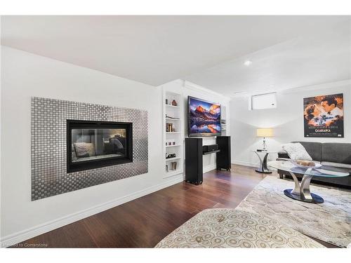 24 Benziger Lane, Hamilton, ON - Indoor Photo Showing Living Room