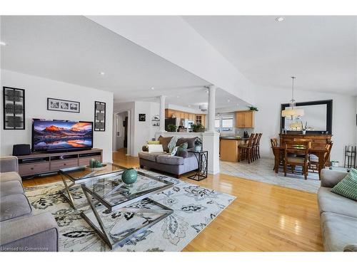 24 Benziger Lane, Hamilton, ON - Indoor Photo Showing Living Room