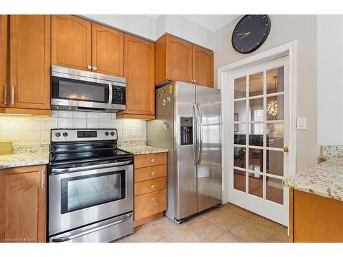 2232 Creekview Drive, Burlington, ON - Indoor Photo Showing Kitchen