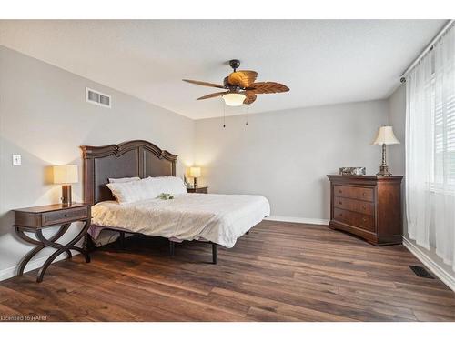 2232 Creekview Drive, Burlington, ON - Indoor Photo Showing Bedroom