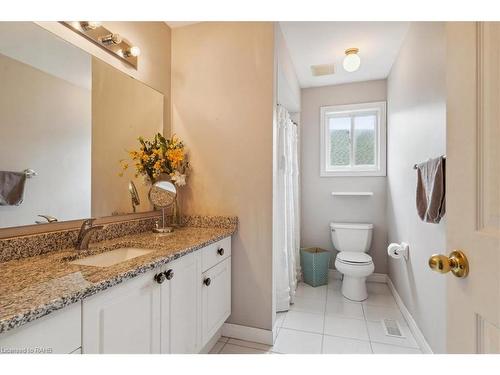 2232 Creekview Drive, Burlington, ON - Indoor Photo Showing Bathroom