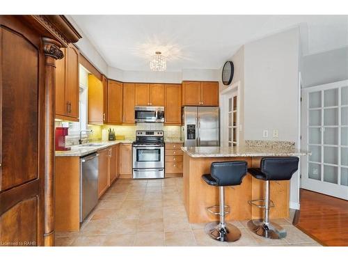 2232 Creekview Drive, Burlington, ON - Indoor Photo Showing Kitchen