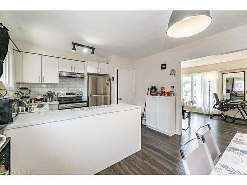 124 East 19Th Street, Hamilton, ON - Indoor Photo Showing Kitchen