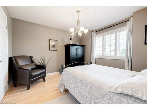 5232 Stonehaven Drive, Burlington, ON - Indoor Photo Showing Bedroom