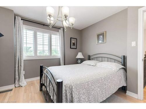 5232 Stonehaven Drive, Burlington, ON - Indoor Photo Showing Bedroom