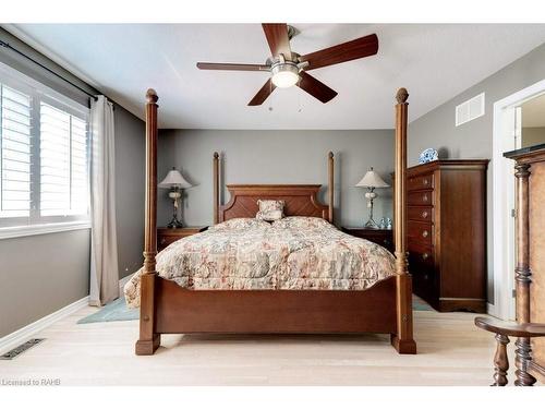 5232 Stonehaven Drive, Burlington, ON - Indoor Photo Showing Bedroom