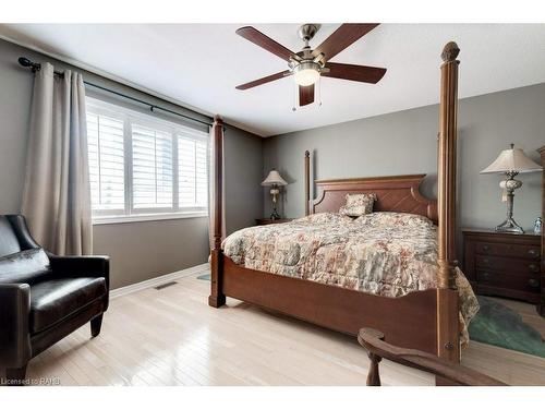 5232 Stonehaven Drive, Burlington, ON - Indoor Photo Showing Bedroom