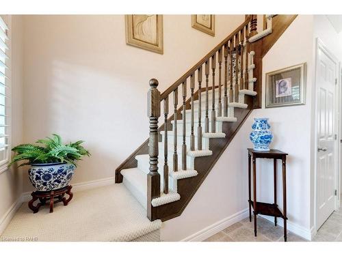 5232 Stonehaven Drive, Burlington, ON - Indoor Photo Showing Other Room