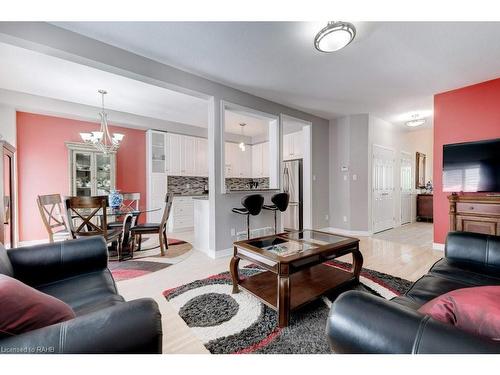 5232 Stonehaven Drive, Burlington, ON - Indoor Photo Showing Living Room