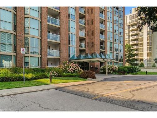 608-1225 North Shore Boulevard E, Burlington, ON - Outdoor With Balcony With Facade