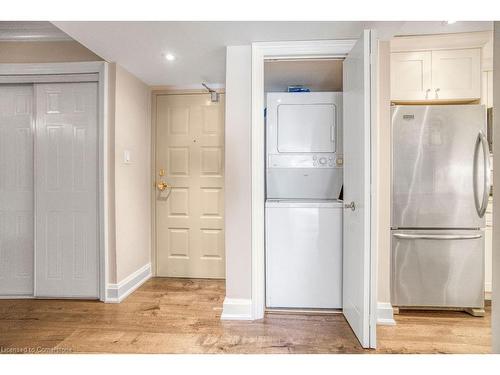 608-1225 North Shore Boulevard E, Burlington, ON - Indoor Photo Showing Laundry Room