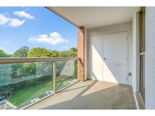 608-1225 North Shore Boulevard E, Burlington, ON - Outdoor With Balcony With Exterior