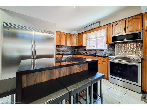 15 Presidio Drive, Hamilton, ON - Indoor Photo Showing Kitchen