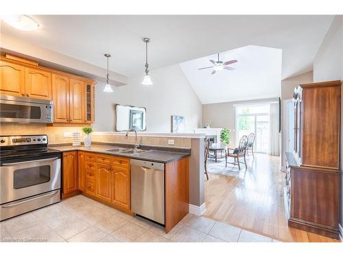 14-2165 Itabashi Way, Burlington, ON - Indoor Photo Showing Kitchen With Double Sink