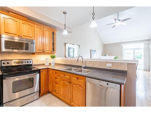 14-2165 Itabashi Way, Burlington, ON - Indoor Photo Showing Kitchen With Double Sink